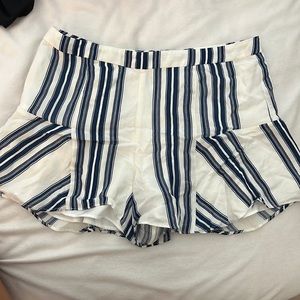 Lovers + Friends Shorts Size: Medium